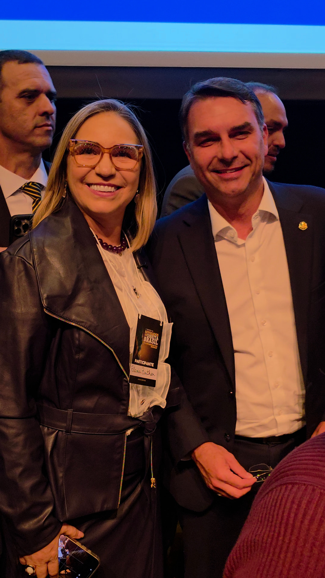 Flávia Berthier e o Senador Flávio Bolsonaro em evento pelos advogados de direita